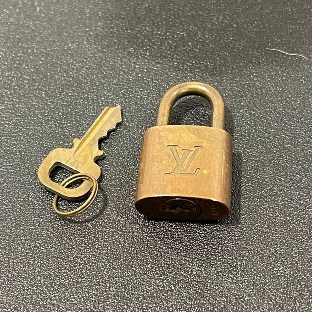 Louis Vuitton Lock & Key Set #321 (54462)
